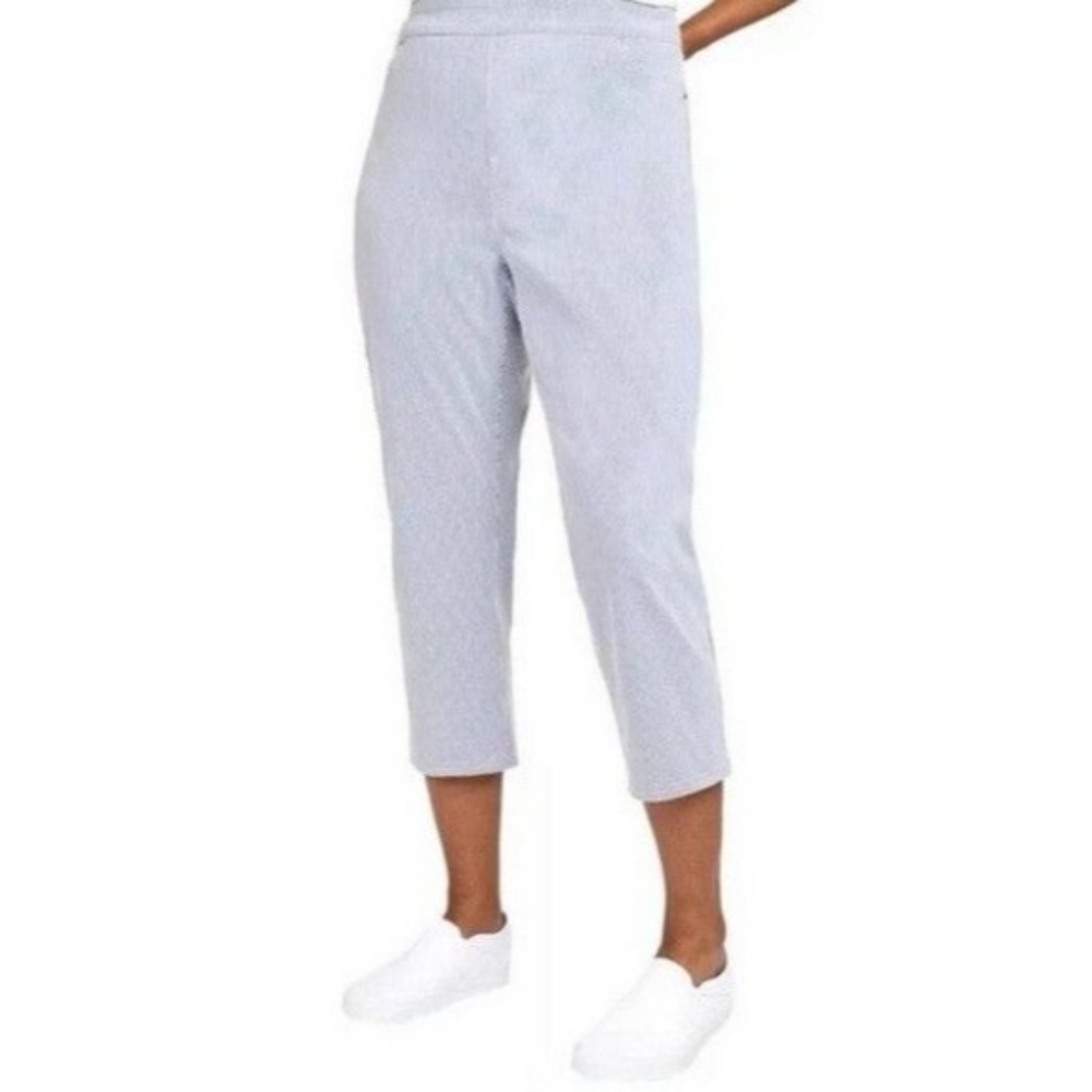 NWT Mario Serrani Women’s pull-on Capri Pants, Seersucker Blue White Striped